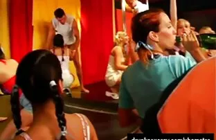 XXX რუსი მასაჟი მოუტანა მას masturbate. წყვილი