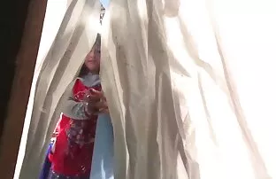 XXX ცოლი გეი, თვალპაჭუნა