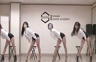 XXX ოსტატი thai ფრჩხილების undress, ჩადი დუგლასი პორნო და შემდეგ დააყენა ლაქტოზას tits.