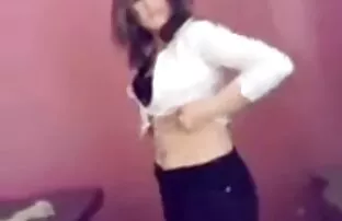 XXX რუსი 1 წლის წინ გოგონა უყვარს მისი pussy, მაშინ ჩართოთ ვიდეო.